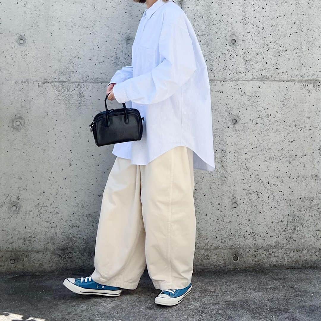 ryokoさんのインスタグラム写真 - (ryokoInstagram)「▪︎  シャツの季節👔  .  shirt #tsuzuli bottoms #bottoms shoes #converse  bag #artsandscience」3月20日 21時00分 - ryo___ka