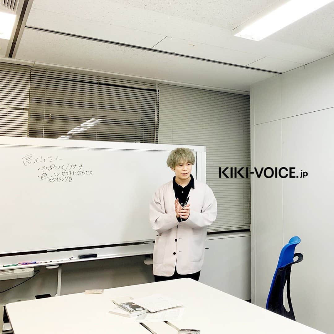 VOICE Newtypeさんのインスタグラム写真 - (VOICE NewtypeInstagram)「・ 「ボイスニュータイプ」のWEBサイト[KIKI]で連載中「 #古川慎のここらで一息 」 本日は撮影の際スタッフが収めた第60回のオフショットを公開📸  .  連載５周年企画として、「古川慎のここらで一息」の魅力を もっと知ってもらえるように、古川さんが”編集長”になって小冊子作りに挑戦。 前編となる今回は、まず記事がどのように作られているのか学ぶため、 連載スタッフ陣に古川さんが逆インタビューします！ いつもはなかなか聞けない取材の裏話も飛び出して、興味津々な古川さんでした。 .  プロフィールのURLからKIKIにアクセス▶@voice_newtype  連載記事は「Journal 連載」のバナーからチェックできます🥰  ▼記事URL https://kiki-voice.jp/journal/1607  .  #古川慎 #オフショット #KIKIVOICEJP #ボイスニュータイプ #voicenewtype」3月20日 18時00分 - voice_newtype