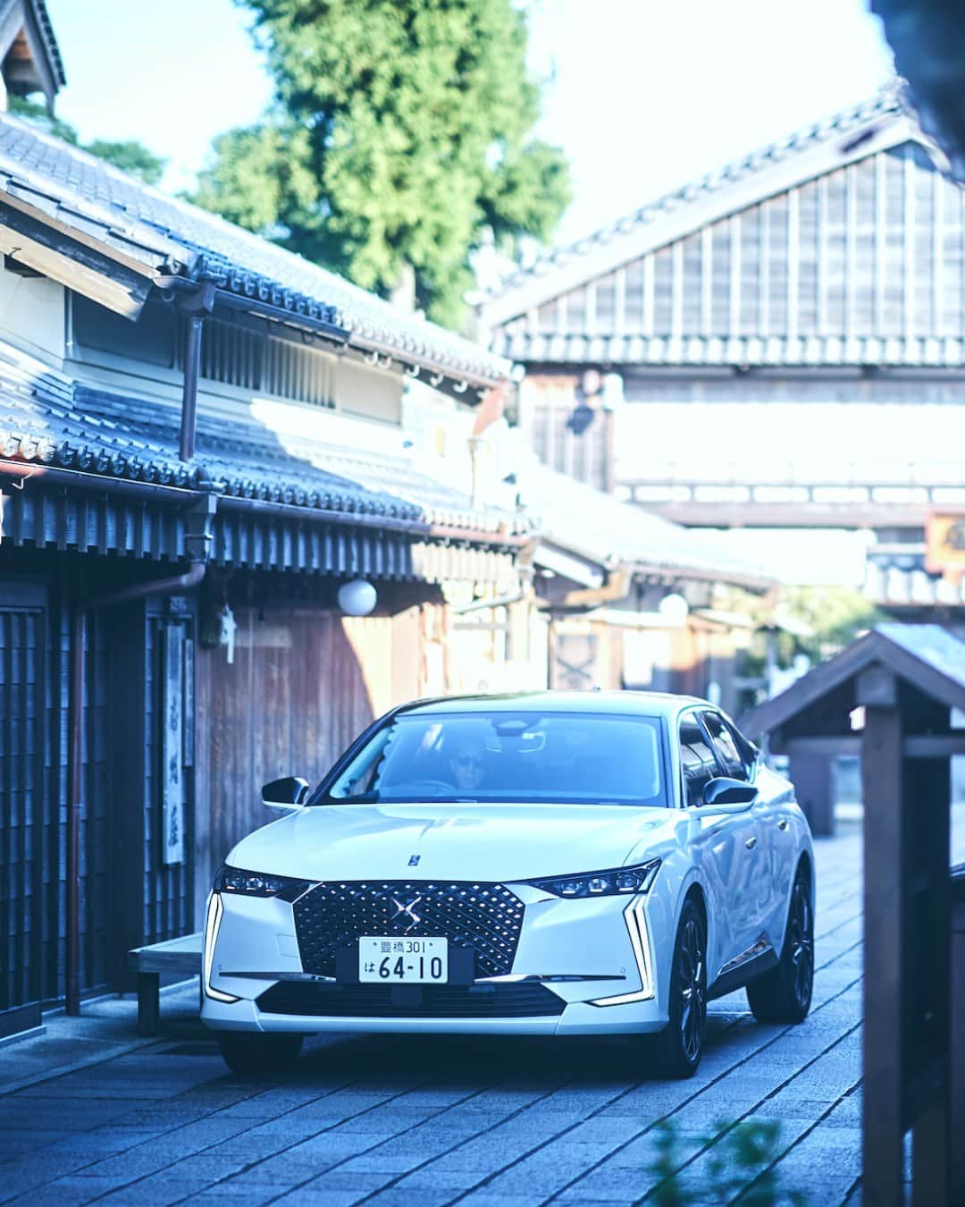 DS JAPAN Official Account of DS JAPANのインスタグラム：「French art of Travel. 長く心に残り続ける旅へと誘う相棒とともに。  #DSオートモビル #DSAutomobiles #DS4 #FrenchArtofTravel」