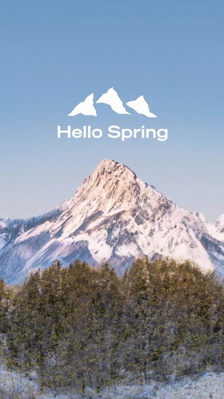 evianのインスタグラム：「Au revoir short days and cold nights❄️ #Spring has officially sprung in the alps 🌱💧 ​  What are you looking forward to this Spring? ​  #SpringVibes #Springtime #evian」