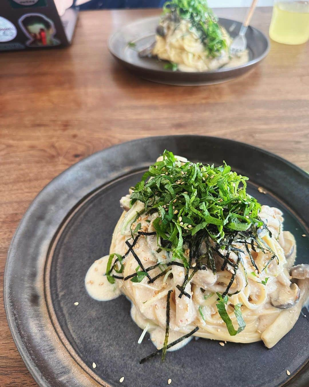 有末麻祐子さんのインスタグラム写真 - (有末麻祐子Instagram)「豆乳明太子ソースでライトなクリームパスタ！きのこと水菜入りで、紫蘇はたっぷり🫰🏻#麻祐子飯」3月20日 18時19分 - mayukoarisue