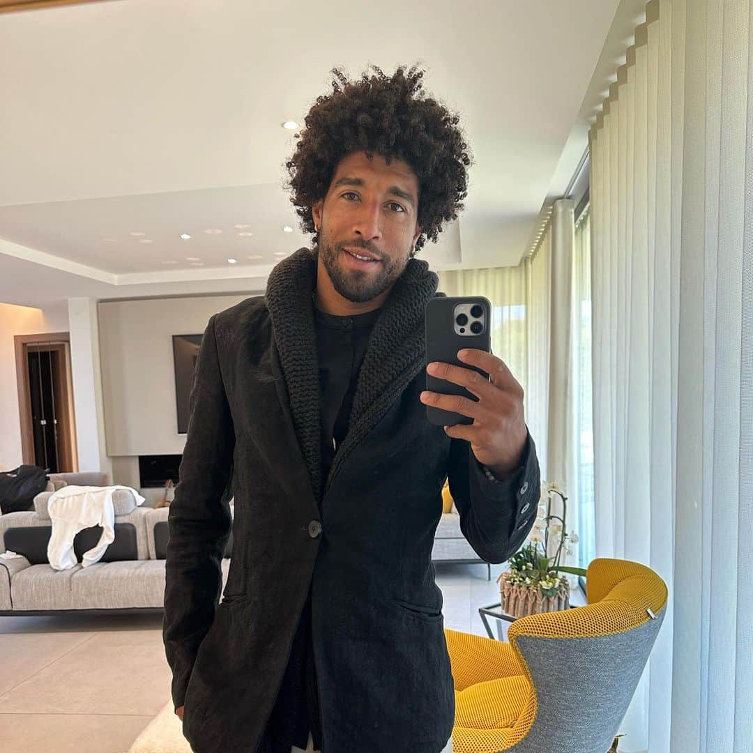 ダンテ・ボンフィム・コスタ・サントスのインスタグラム：「Bom dia , Bonjour, Guten Morgen, Buenos dias , Good morning , Buongiorno ☀️😃」