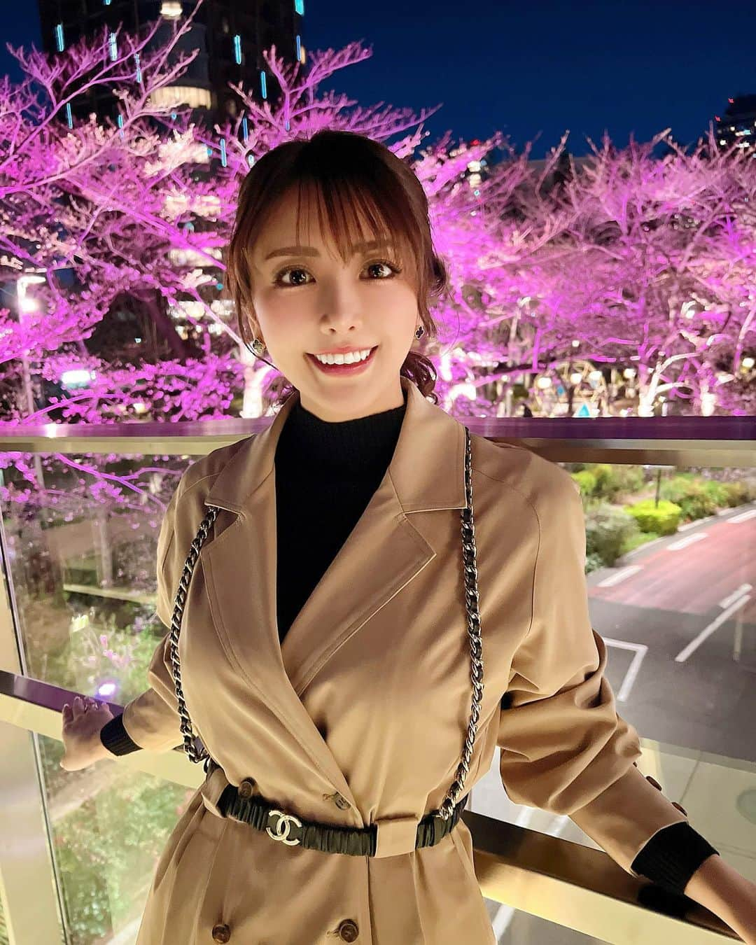 彩花ゆいさんのインスタグラム写真 - (彩花ゆいInstagram)「🌸  #桜 #夜桜 #夜桜ライトアップ #イルミネーション #cherryblossom #六本木 #ミッドタウン #billboard #散歩 #六本木デート #銀座 #ミラジュール #彩花ゆい #amerivintage #CHANEL #tokyo #japan」3月20日 18時32分 - ayakayui