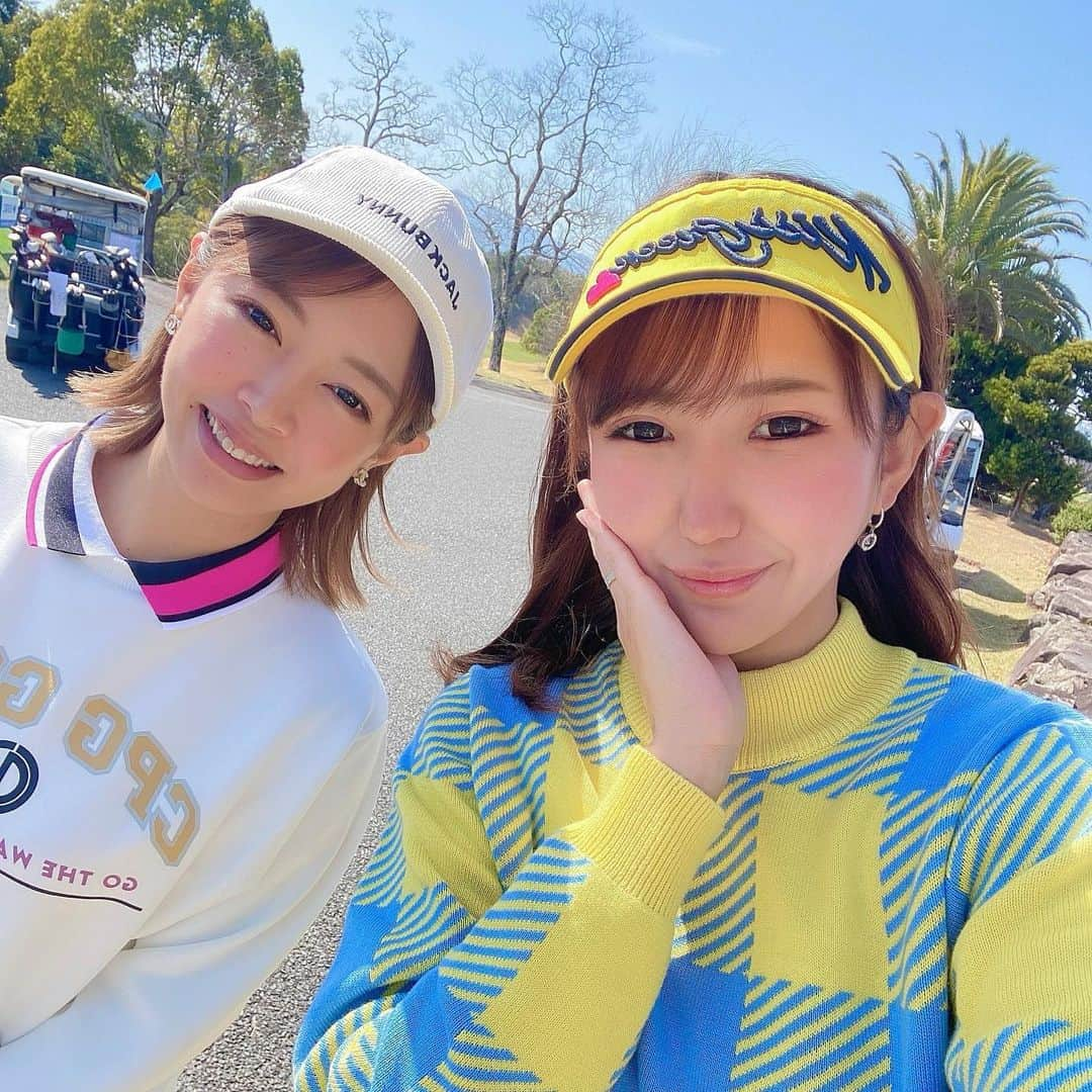 MIKIさんのインスタグラム写真 - (MIKIInstagram)「大好きなゆうこちゃんとツーサム💕💕💕もうすぐ桜も咲きそう🥰🌸 泉ヶ丘長いし難しいし やっぱり下手くそ😢笑 来月ゆうこちゃんと関西オープン見に行くことになり、帰りに2人でチケットゲット😝❤️❤️❤️誰か行く人居る？🥹⛳️🎉  @kissonthegreen  #ゴルフ女子 #ゴルフ女子と繋がりたい #ゴルフ女子コーデ #関西ゴルファー #関西ゴルフ女子 #関西ゴルフ女子と繋がりたい #関西ゴルファーと繋がりたい #飲兵衛ゴルファー #酔っ払い #酔っ払い女子 #飲兵衛 #飲兵衛女子 #ゴルフコーデ #golf #golfwear #ハイソックス #可愛いは正義 #可愛い子と繋がりたい #あざとかわいい #泉ヶ丘カントリークラブ #キスオンザグリーン」3月20日 18時33分 - mktyy_golf