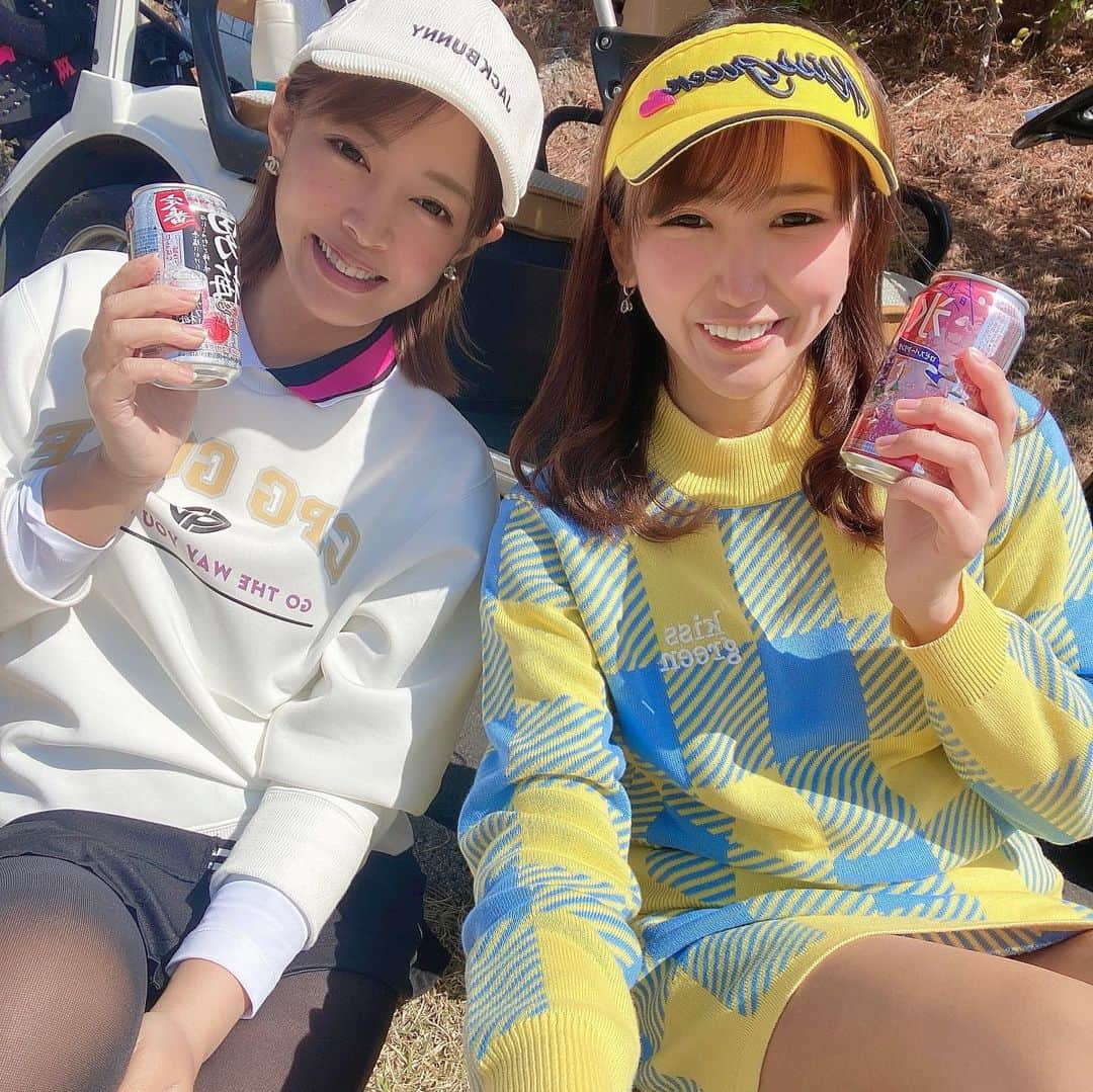 MIKIさんのインスタグラム写真 - (MIKIInstagram)「大好きなゆうこちゃんとツーサム💕💕💕もうすぐ桜も咲きそう🥰🌸 泉ヶ丘長いし難しいし やっぱり下手くそ😢笑 来月ゆうこちゃんと関西オープン見に行くことになり、帰りに2人でチケットゲット😝❤️❤️❤️誰か行く人居る？🥹⛳️🎉  @kissonthegreen  #ゴルフ女子 #ゴルフ女子と繋がりたい #ゴルフ女子コーデ #関西ゴルファー #関西ゴルフ女子 #関西ゴルフ女子と繋がりたい #関西ゴルファーと繋がりたい #飲兵衛ゴルファー #酔っ払い #酔っ払い女子 #飲兵衛 #飲兵衛女子 #ゴルフコーデ #golf #golfwear #ハイソックス #可愛いは正義 #可愛い子と繋がりたい #あざとかわいい #泉ヶ丘カントリークラブ #キスオンザグリーン」3月20日 18時33分 - mktyy_golf