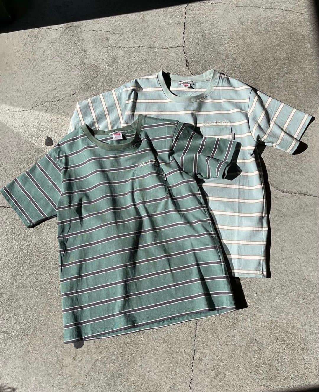 ロイアルのインスタグラム：「23spring 🌱 BORDER TEE 90sを彷彿させるレトロボーダーが登場。 greenとice blueの２色展開！ どちらの配色もオススメです☝️  #roial」