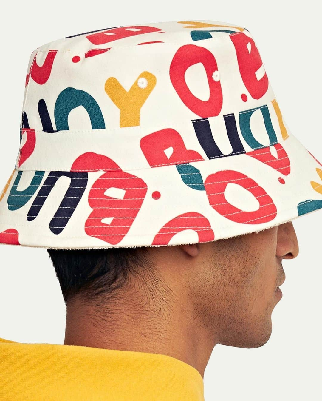 オールバーブラウンさんのインスタグラム写真 - (オールバーブラウンInstagram)「Bold Monday.  In white cotton with a soft towelling lining, the summery bucket hat boasting in colourful O. BUOY print. A nod of our love of the ocean.  As fast as bold accessories go, this Blantyre hat steals the crown.  See it all about O. Buoy at orlebar brown.com  #OBuoy #OrlebarBrown #HolidayBetter」3月20日 18時35分 - orlebarbrown