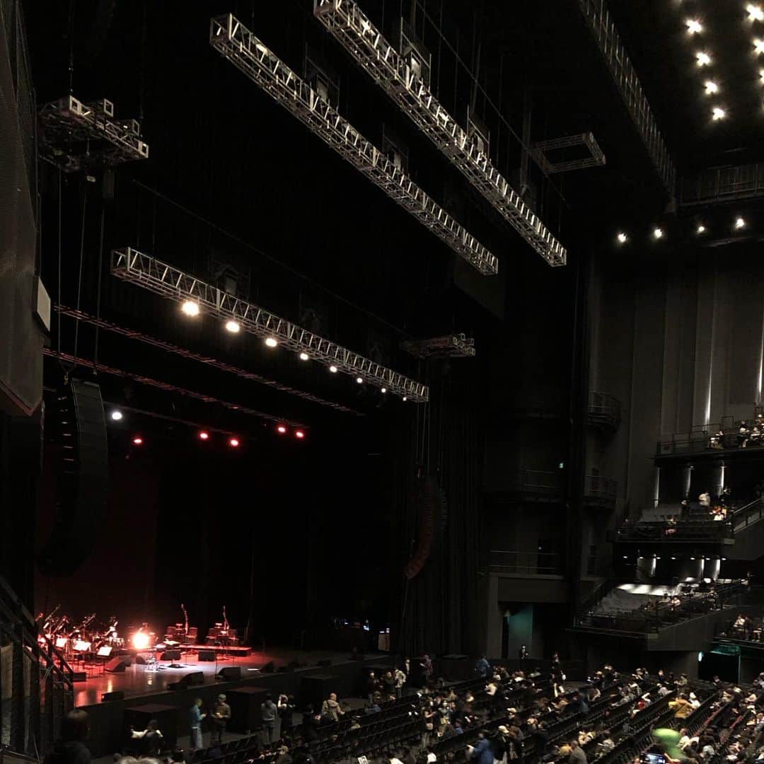 雨月衣のインスタグラム：「今からビョークを観る。オーケストラバージョン。楽しみ♪ #ビョーク #東京ガーデンシアター」