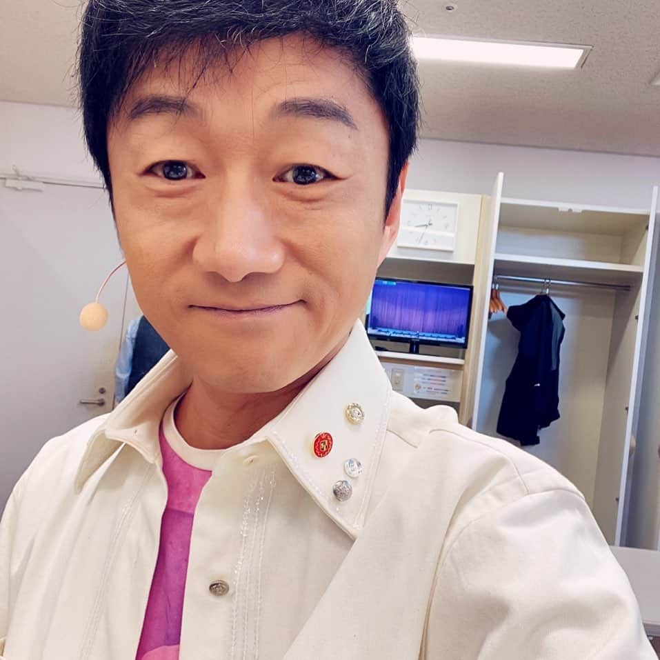 関沢圭司のインスタグラム：「昨日は狭山市で『ファンターネ！がやってきた』のコンサートでした😃 来てくれた皆さんありがとうございました😊 いゃ〜楽しかった！！ みんな可愛かった🥰 後で他の写真も載せれたら載せますね、お楽しみに🙃  #ファンターネがやってきた  #狭山市文化会館」