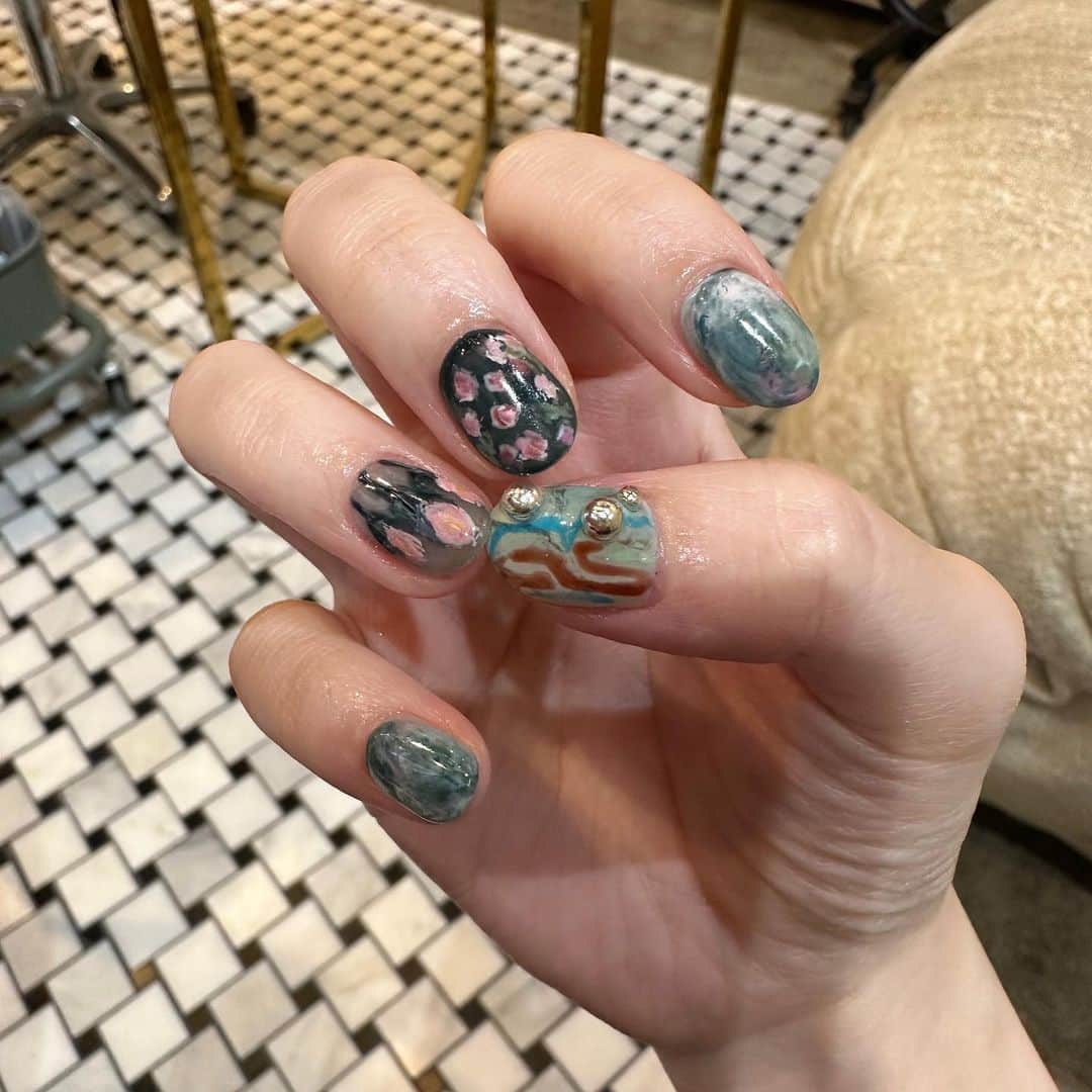 のインスタグラム：「小さな美術館」