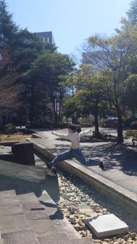 泉ひかり（パルクール）のインスタグラム：「SENDAI PARKOUR TRIP 🏃⁡ ⁡ワークショップが終わって次の日練習してきましたー！！⁡⁡ ⁡⁡ ワークショップと今日と2日間本当に楽しかった✨⁡ ⁡一緒に練習してくれた皆さんありがとうございました🤤⁡⁡ ⁡⁡ ⁡🧥 @kait_sith_ ⁡📸 @hanaho_yamamoto⁡ ⁡⁡ ⁡4月2日は、愛知県でジャムとワークショップ！⁡ ⁡皆さん一緒に動きましょう✨⁡ ⁡⁡ ⁡詳細は【@kait_sith_】  にて！ ⁡⁡⁡⁡ ⁡⁡⁡⁡⁡⁡#parkour #parkourgirl #girlspower #girlparkour #freerunning #parkourgirls #seeanddo #traceuse #traceur #running #training #jump  #activity #movemet #traceuselife #lache #パルクール #パルクール系女子 #女子トレーサー #フリーランニング #トレーニング #趣味  #フィットネス #跑酷」