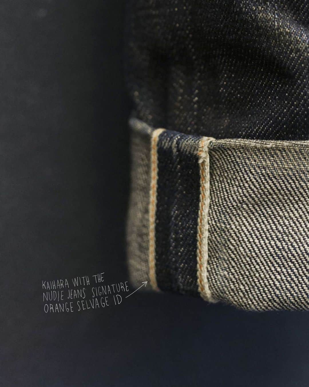 ヌーディージーンズさんのインスタグラム写真 - (ヌーディージーンズInstagram)「The contrasting yarn in the selvage is called selvage-ID. The color of the contrasting yarn was a signature telling which denim mill had made the fabric and for that mill to differentiate the weaves they produced. Today the most commonly used color is red but, at Nudie Jeans, we have our very own orange selvage ID.  #NudieJeans」3月21日 0時15分 - nudiejeans