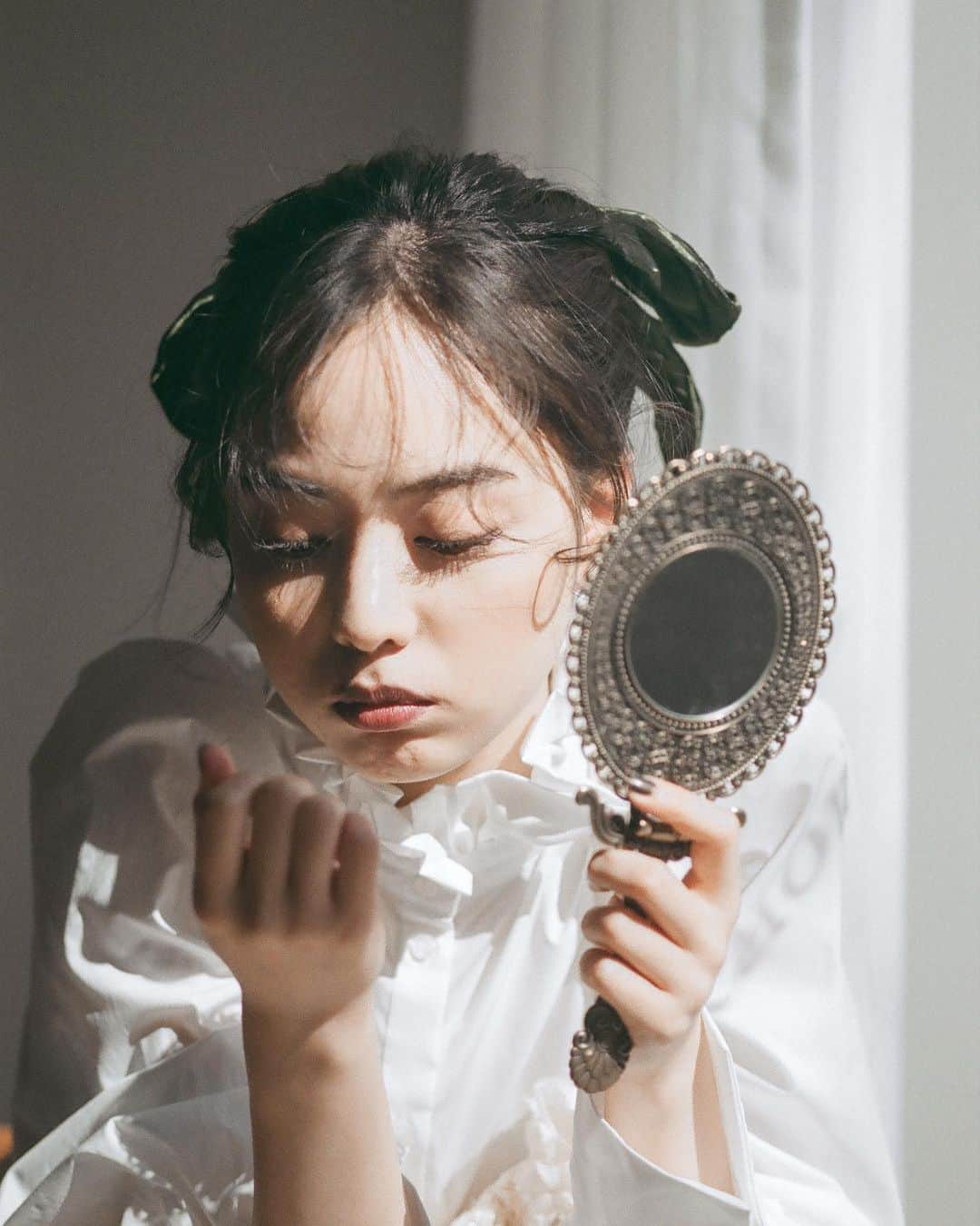 新関碧さんのインスタグラム写真 - (新関碧Instagram)「Ph.  @_1119_a_  HM @funatomisaki_hair_make  St. @kyonchic」3月20日 18時58分 - aoi__niizeki