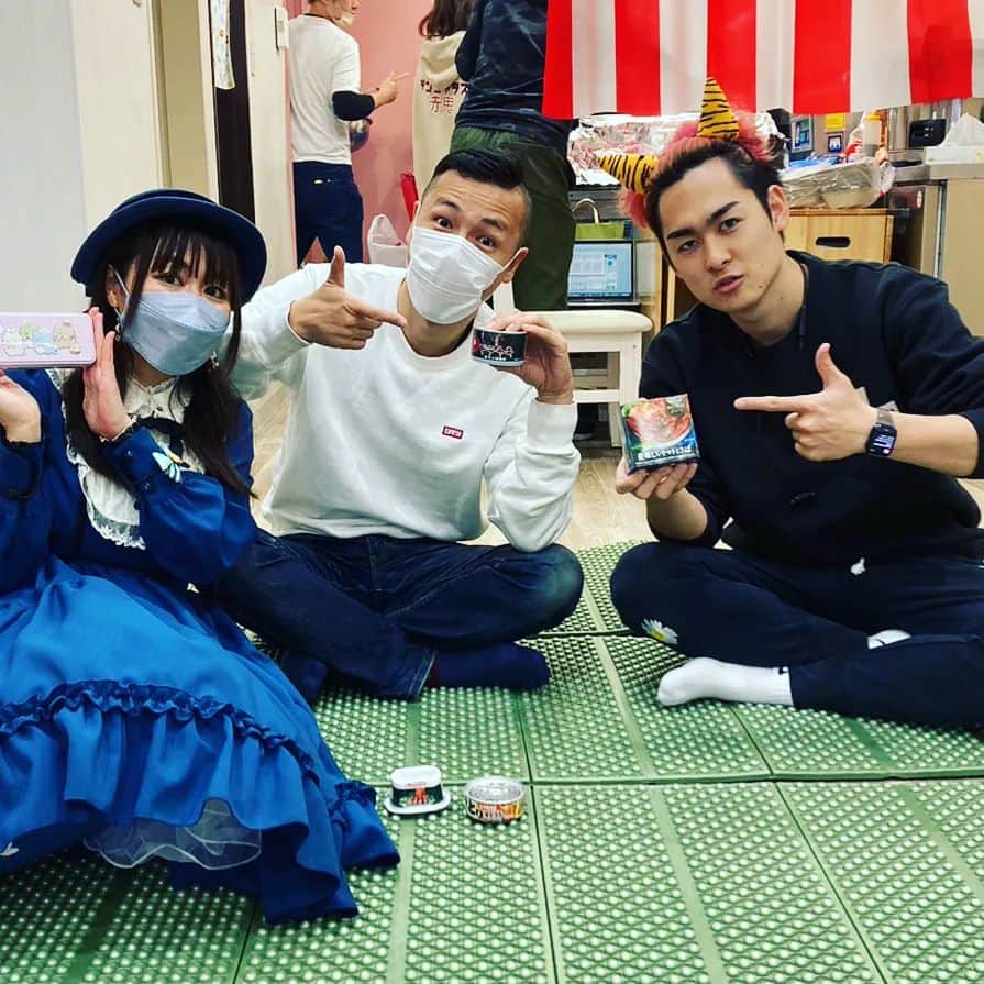 MEGWINのインスタグラム：「そういえば土曜日に。デンジャラス赤鬼に会ってボランティア活動をしたぜMAJIDE #デンジャラス赤鬼 #キャミー」