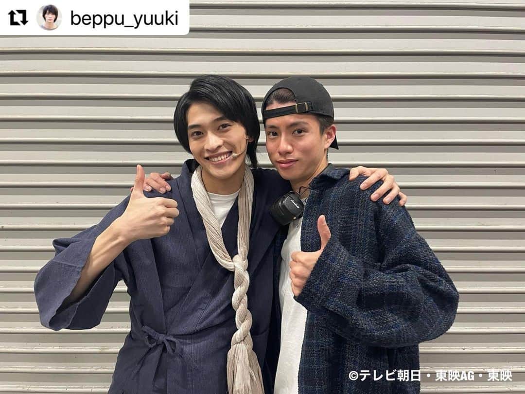 渡辺アオトのインスタグラム：「. 青って最高だよ。 ありがとう！！  #暴太郎戦隊ドンブラザーズ  #猿原真一  #王様戦隊キングオージャー #ヤンマガスト #ヘッドホンは由来からのプレゼント」