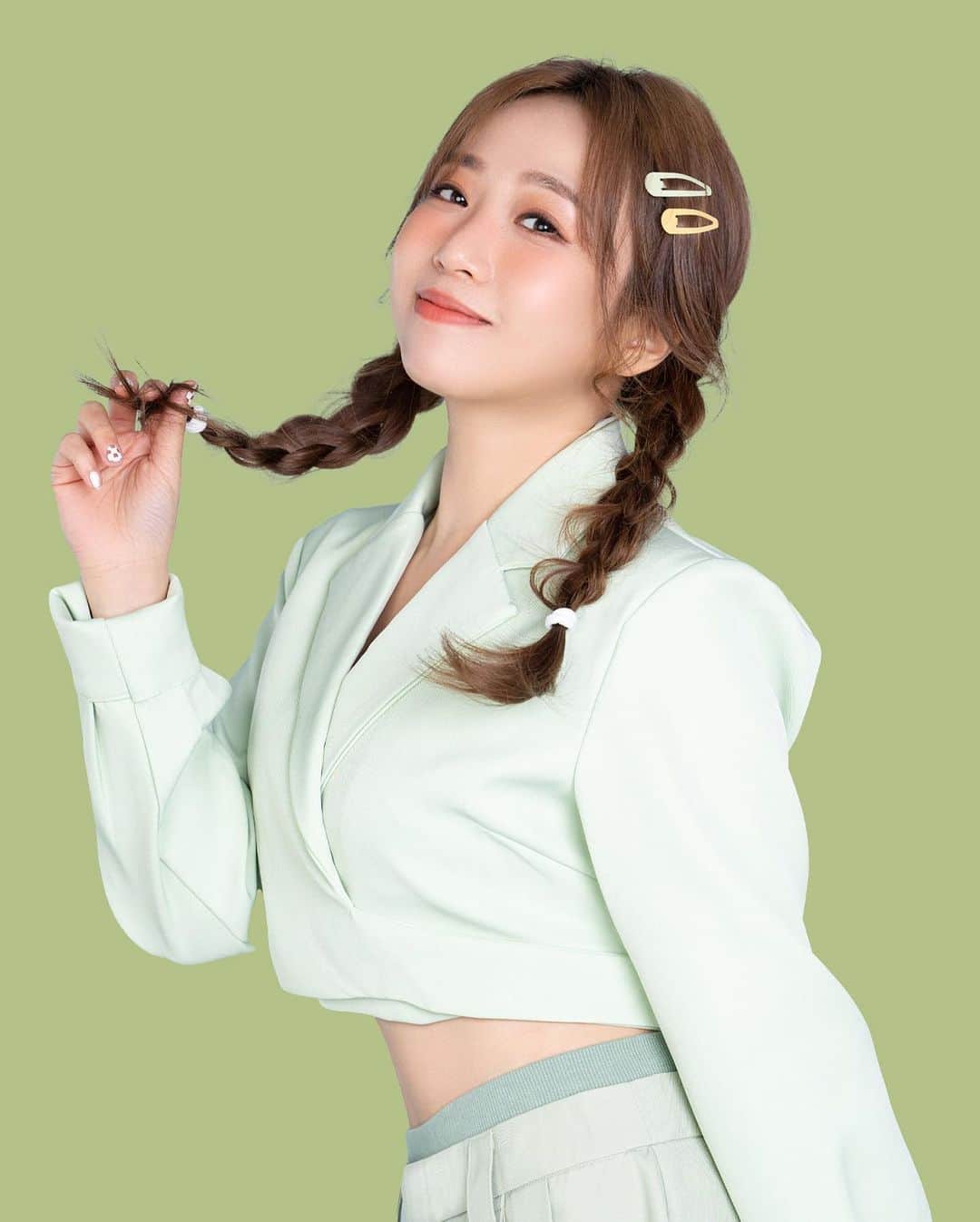 鄭茵聲のインスタグラム：「今年新代言的MuseTime蒔光凍 ❤️ https://musetime.com.tw/ 以前我總覺得保健食品很像吃藥 直到遇見了MuseTime蒔光凍  合作前試用了兩個月以上 完全顛覆我對保健食品的既定印象  不但沒有藥感，每一條都是微甜的果凍超好吃 而且真真實實能夠明顯感受到效果 ! 更讓我相信「好吃才能記得吃」的品牌理念 因為保健品就是要持續的保養以及補充 才能讓自己維持在最佳狀態💪  不管是維持體態的 #纖纖凍 提升睡眠品質的 #好眠凍 養顏美容的 #膠原凍 以及保護眼睛的 #晶晶凍 每一款都讓我真心喜歡 這麼好的產品，才讓我決定代言，無私的讓大家知道，我繼續保持美麗的秘密💗」
