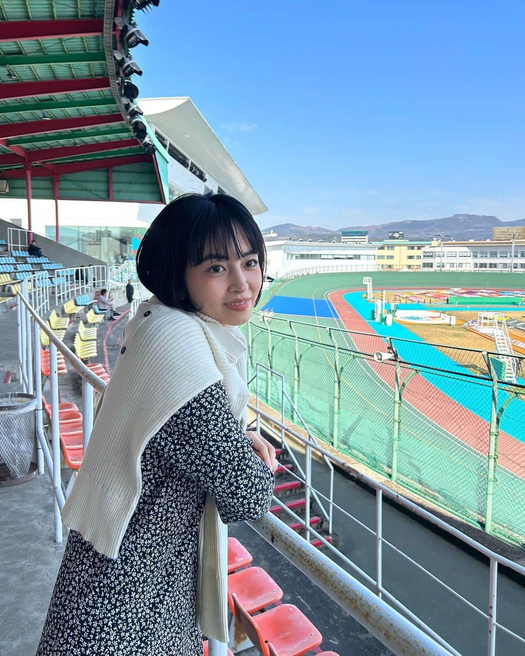 新郷桃子さんのインスタグラム写真 - (新郷桃子Instagram)「××× . お仕事で行った３日間でしたが プライベートかのように楽しませてもらった👐🏼 明日まで大会は続くので是非会場へ🚴🔥🖤  右も左も全く分からないところからのスタートでしたが、別府競輪場の方皆さん優しくてマスターして帰ってきました🚴🌸笑  選手の皆さんお疲れ様でした！🚴  #別府競輪#別府けいりん#競輪女子#別府温泉 #大分県#別府#競輪#ootd#春コーデ#競輪選手 #ウィナーズカップ #ウィナーズカップg2」3月20日 19時04分 - rinnnnn01