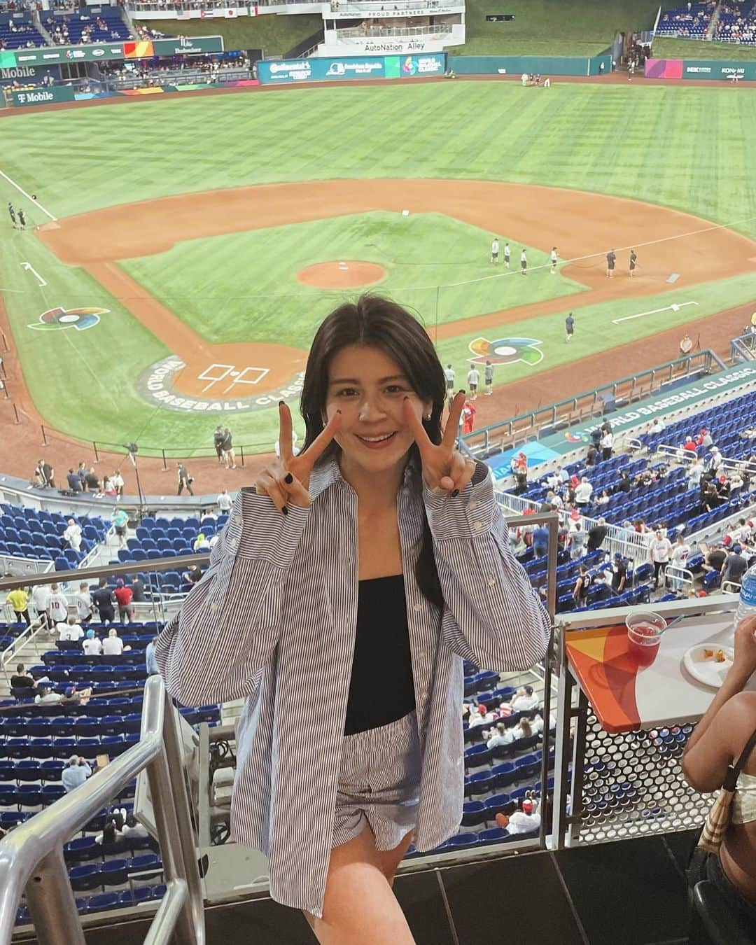 九里聖莉奈のインスタグラム：「. ⁡ WBC応援にきております！🔥🔥 ⁡ 昨夜はアメリカvsキューバ アメリカはやはり強い。。 ⁡ 今夜は日本vsメキシコです！ 勝ってアメリカと決勝だーーー💪 ⁡ #kuriseri #wbc2023」