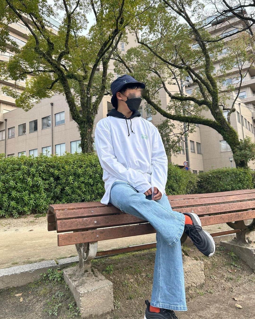 岩田陽菜さんのインスタグラム写真 - (岩田陽菜Instagram)「兄ピヨにコラボアイテム着てもらったよ~‼️🐣  兄ピヨは170cm 60㌔🧍  1.2枚目 黒パーカーXL 3.4.5枚目 黒パーカー XXL  6枚目白ロンT白 L 7.8枚目 ロンT白 XL 9.10枚目 ロンＴ白 XXL（中にXLパーカー）  兄ピヨを参考に是非、男性の方も ハイライトから購入してね🐇   明後日3月22日まで🙏🏻」3月20日 19時17分 - hina_naso_stu48
