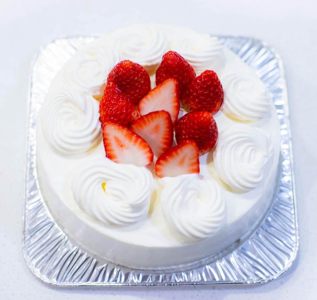 りくさんのインスタグラム写真 - (りくInstagram)「専門学校の説明会でいちごのショートケーキを作りました🍓 まだまだクリームは上手くいかないけど楽しかった✨ #パティシエ #専門学校 #専門学生 #ケーキ #いちご #ショートケーキ #製菓専門学校 #cake #cakedecorating #reposteria」3月20日 19時26分 - riku_chan.rocky