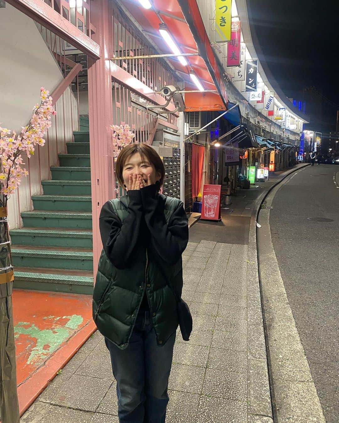 りっちゃんさんのインスタグラム写真 - (りっちゃんInstagram)「野毛楽しかった🍺✌️  Vest @poloralphlauren  Knit used Jeans @levis_japan  Sneakers @niketokyo   #野毛 #野毛居酒屋 #野毛グルメ #ビール女子 #ビール最高 #ビール好きな人と繋がりたい #コンパクトショート #コンパクトボブ #ハンサムショート #ハンサムショート女子 #ハンサムマッシュ #ショートヘア #ショートボブ #ショートカット #マッシュショート」3月20日 19時45分 - ricchan_96