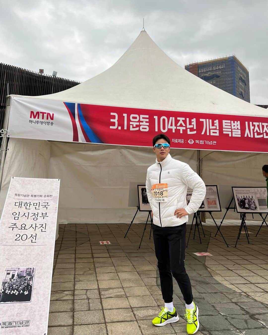 Lee Si-gangのインスタグラム：「#머니투데이 #마라톤 🏃‍♂️🏃 (고글쓰니까 어때여.?ㅋㅋ)😎  マラソンは初めてなので大変😂」