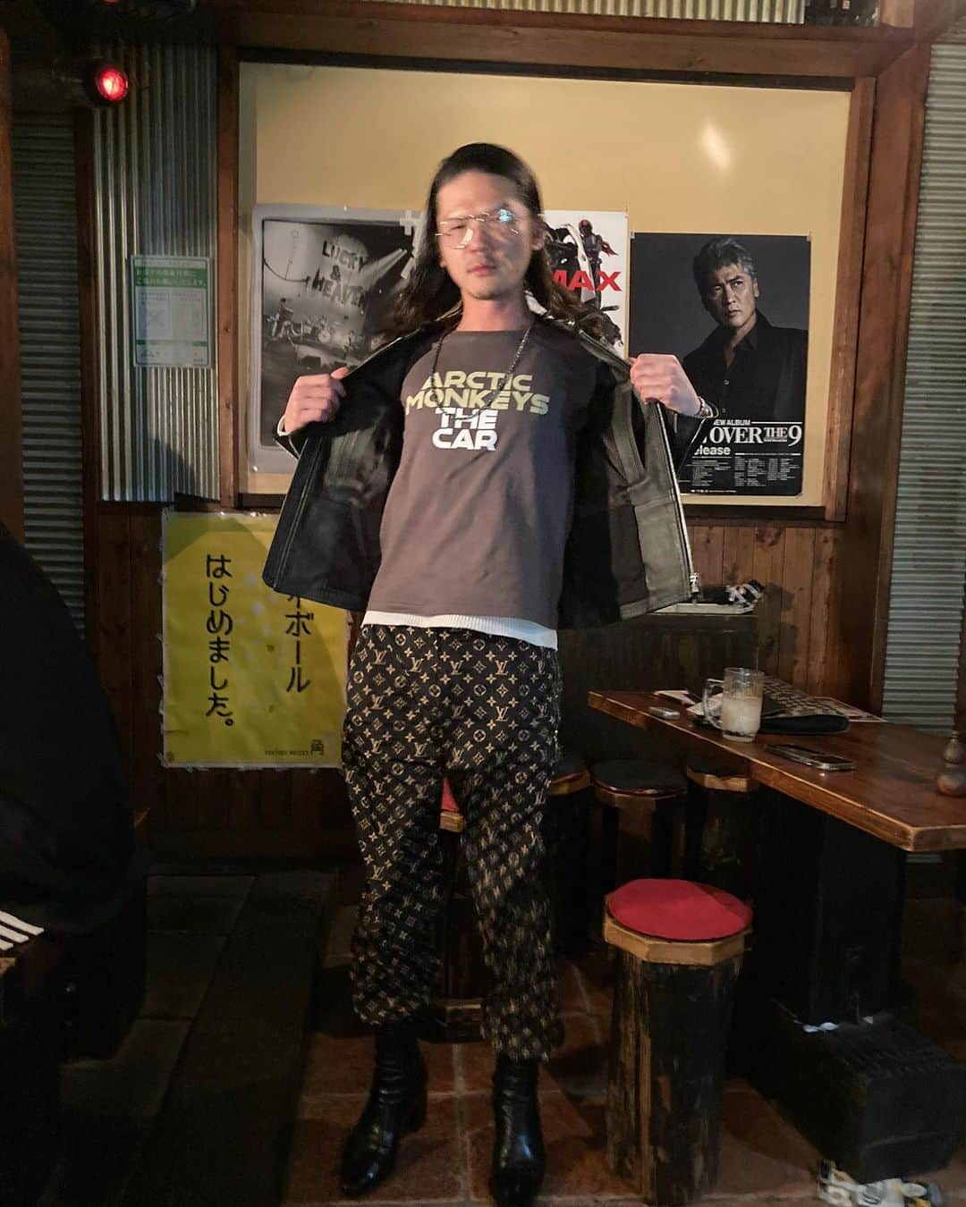 庄村聡泰のインスタグラム：「. #サトヤスタイリング  眼 #レイバン 上 #メゾンマルジェラ 中 #アークティックモンキーズ 中中 #古着 のサーマル或いはワッフル 下 #ルイヴィトン 靴 #サンローラン 銀 #クロムハーツ 全 #前後不覚なる泥酔或いは酩酊或いは大虎然るにべろべろ  もう本当に酔いません（スイマセン）でした。」
