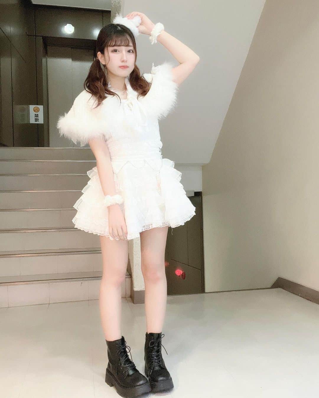 のインスタグラム：「. 全身はこんな感じでした👼 りおちゃんがプロデュースした衣装!! かわいすぎる！着れてうれしい💎 次回からは通常の私服出勤です🎗  #コンカフェ #コンカフェ衣装 #スナック #新宿 #歌舞伎町」