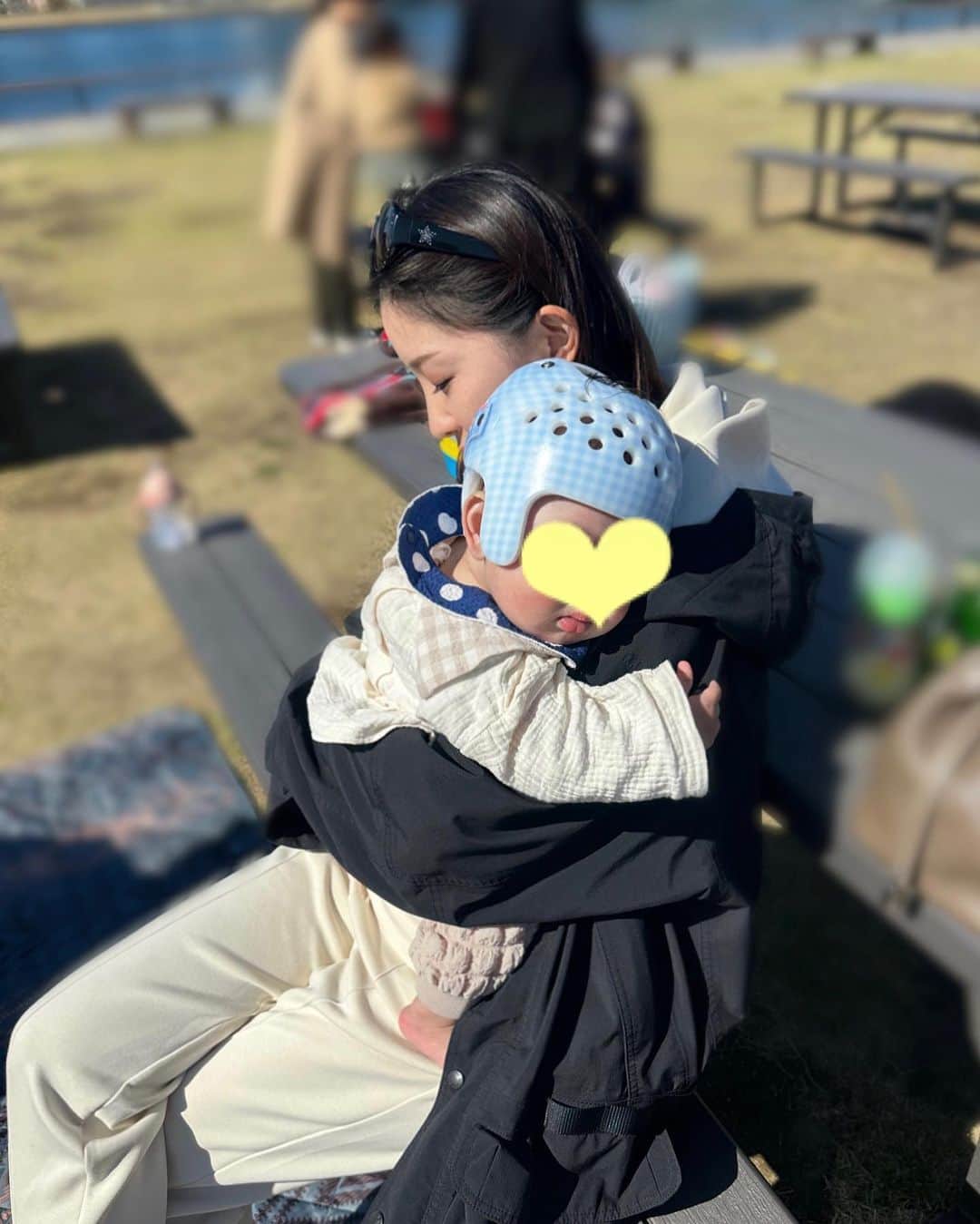 のインスタグラム：「♡ 　 サングラスの意味🕶 カチューシャ代わりに使いがち。 ⁡ 　 #サングラス初心者#息子爆睡」