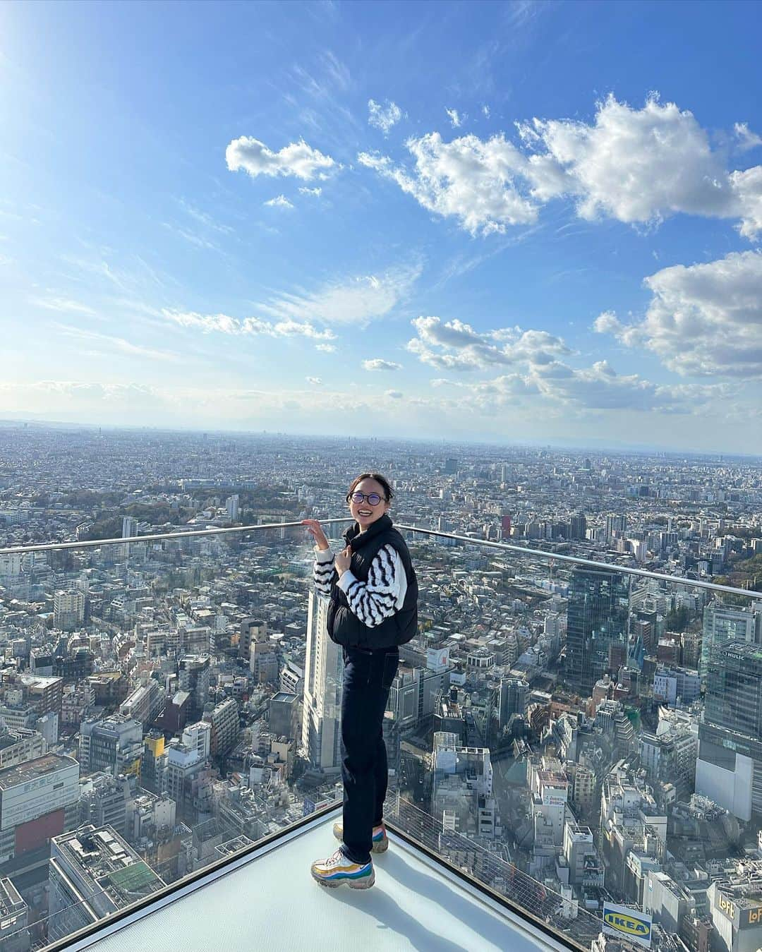 金戸凜さんのインスタグラム写真 - (金戸凜Instagram)「DAY OFF❣️ ・ 綺麗な空に癒された⛅️ 毎日のきついリハビリも、少しの幸せでまた頑張ろうって思える😌 夢ちゃん今日はありがとう🫶🏻 ・ ・ #渋谷スカイ」3月20日 20時22分 - rin.kaneto