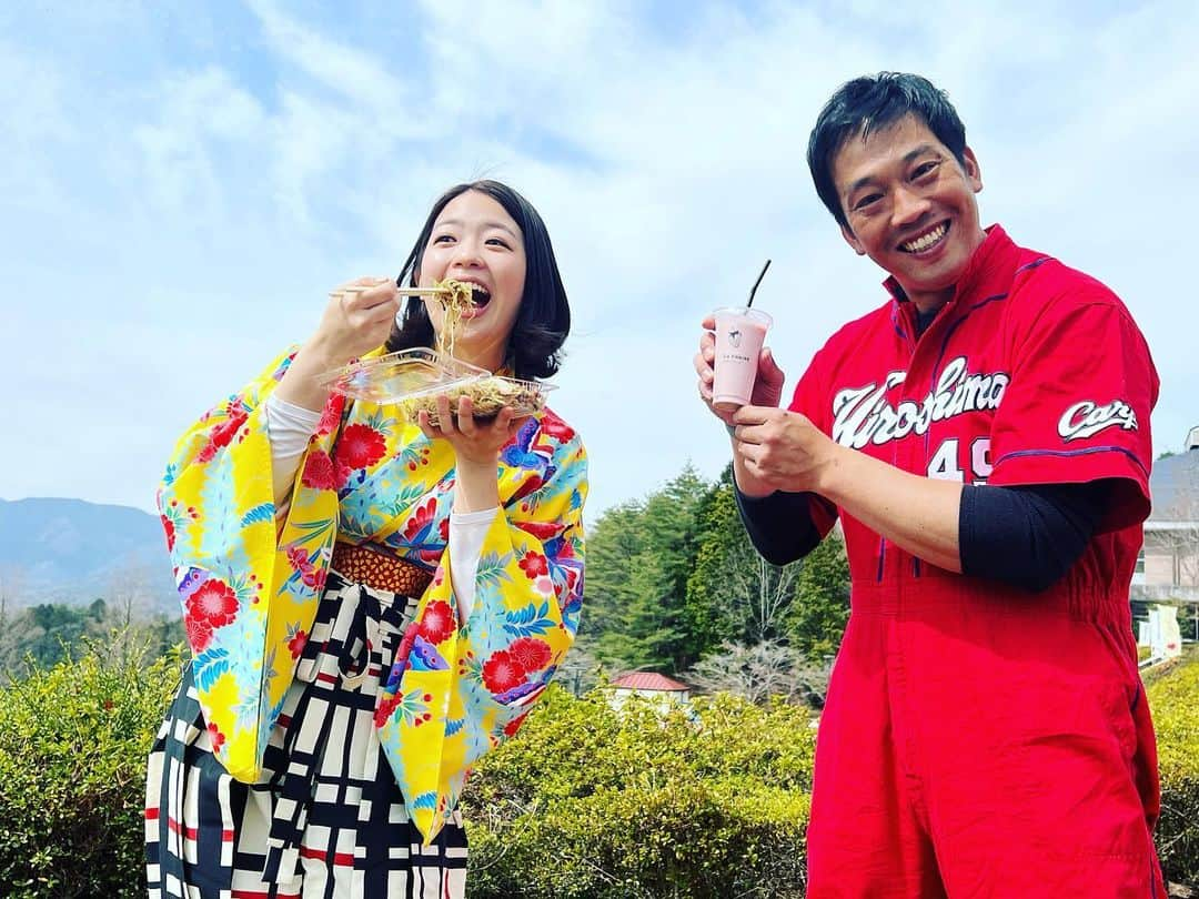 天谷宗一郎のインスタグラム：「4月30日に佐伯総合スポーツ公園で行われる2軍公式戦を盛り上げるロケに行ってきました👍 若鯉の応援、廿日市市のグルメを堪能しに行ってみてください〜🤤  #元就。二百万石一心 #RCC #中国放送 #廿日市市 #渕上沙紀  アナウンサー #天谷宗一郎」