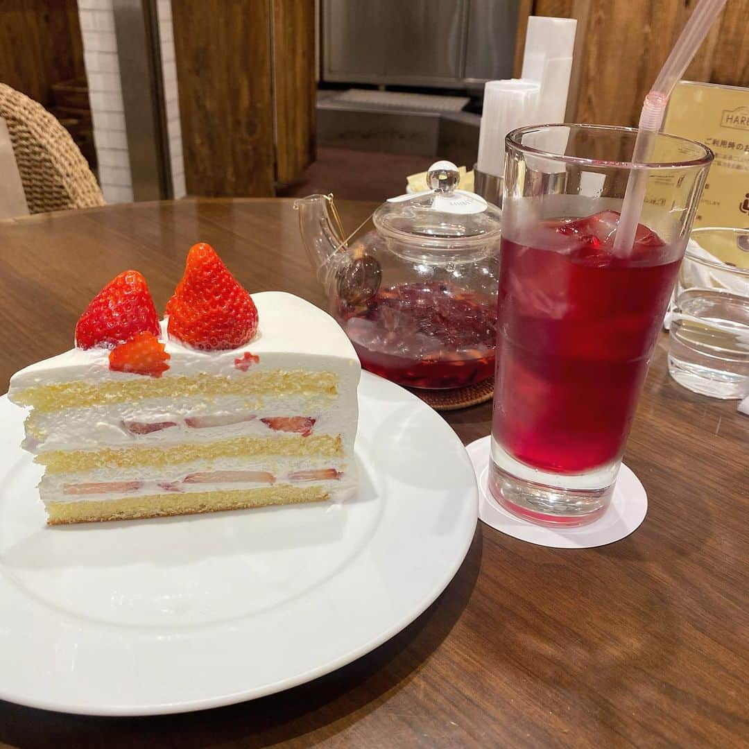 高森紫乃さんのインスタグラム写真 - (高森紫乃Instagram)「. うちゅくしい🫰🏻🍓 . . . #harbs #harbs🍰」3月20日 20時36分 - shino_starmarie.official