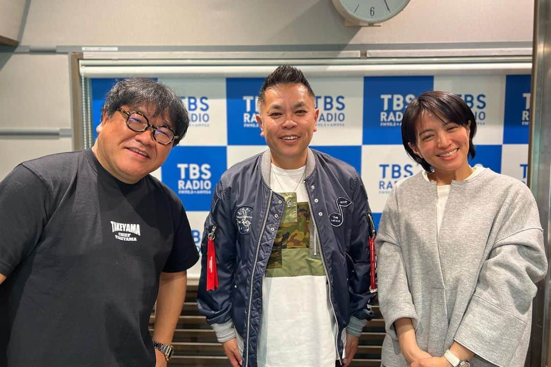 TBSラジオ「たまむすび」さんのインスタグラム写真 - (TBSラジオ「たまむすび」Instagram)「＼月曜のハイライト／  トイレに行ったきり！ あれ、どちらに？ などとしていましたら、 ふらりと登場。 とてつもなく思いが込められた お手紙を、さり気なく読んだのち、 最後までユーモアを忘れない。 裏表のないお付き合いを ありがとうございました！  #tama954 #たまむすび #赤江珠緒 #カンニング竹山 #大竹まこと #ゴールデンラジオ #文化放送 #中西圭三 #たまむすびin武道館 #ドラマチックプログラム #桃屋 #桃屋のかんたんレシピ #シュクメルリ #桃屋のきざみにんにく #きざみにんにく #牛乳をみんなで飲もうキャンペーン #よつ葉乳業 #てをかえしなをかえキャンペーン開催中🙌 #Twitterのフォローもよろしくです」3月20日 20時53分 - tamamusubi905954