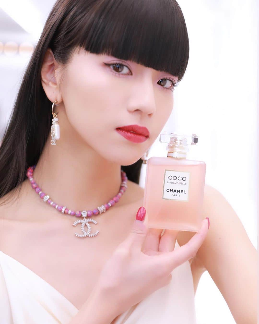 Hinaさんのインスタグラム写真 - (HinaInstagram)「ㅤㅤㅤㅤㅤㅤㅤㅤㅤㅤㅤㅤㅤㅤㅤㅤㅤㅤㅤㅤㅤㅤㅤㅤㅤㅤ CHANEL BEAUTY COCO MADEMOISELLE @chanel.beauty   #CHANELFRAGRANCE  #CHANELBEAUTYHOUSE  #シャネルビューティハウス  CHANEL BEAUTYHOUSEにて、COCO MADEMOASELLEのストーリーや香りを体験できるワークショップへ♡今の自分のマインドに合ったビジュアルと香りを選んだり、とっても素敵な時間でした。」3月20日 20時55分 - hina_faky