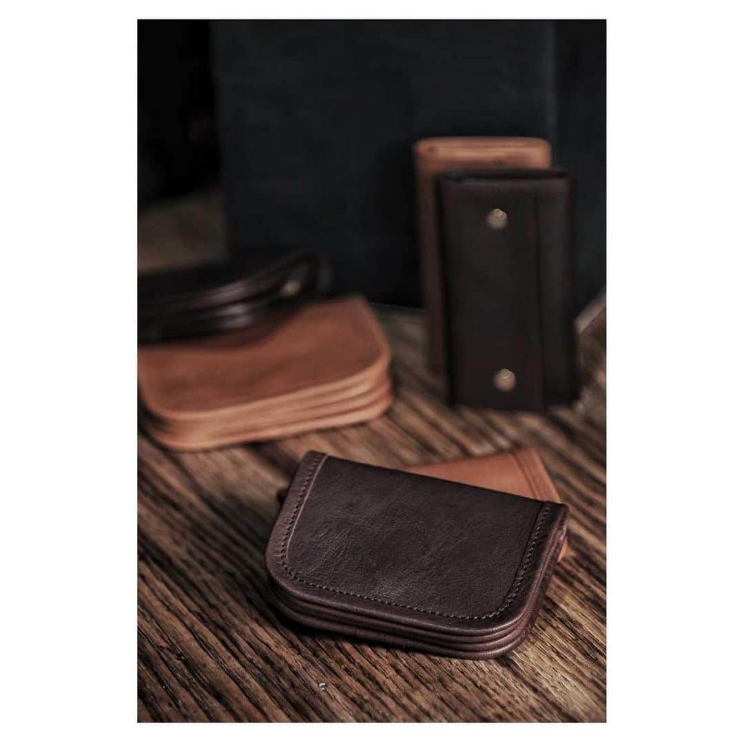スロウのインスタグラム：「・・・  2023SS coming soon  bono goods series  #slow2008  #slowbag  #slowwallet #slowleather」