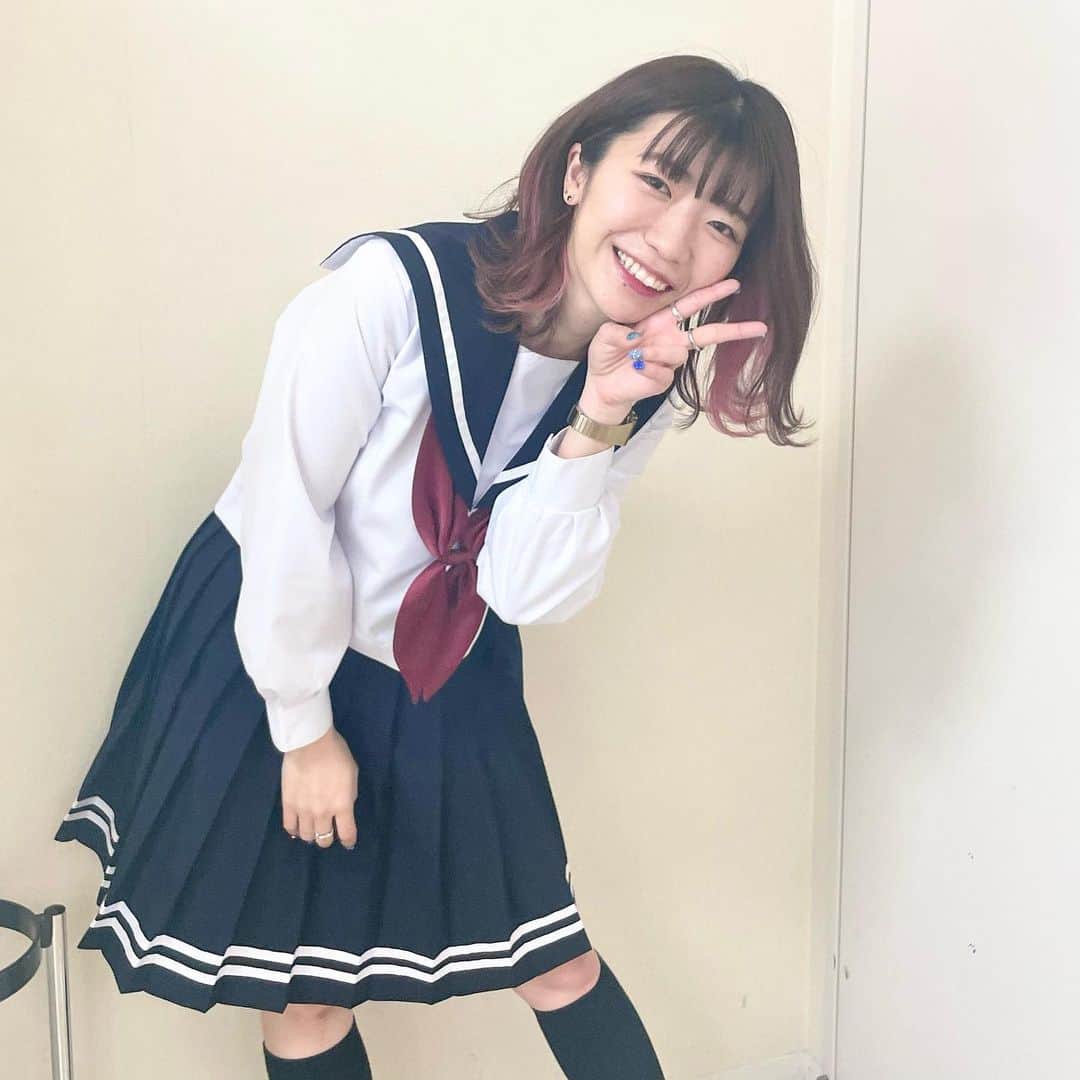 ぱいぱいでか美のインスタグラム：「呼び出し先生タナカ、4月からは月曜20時です🌷 . 昨日の番組冒頭のお知らせにもあったように 呼び出し先生タナカが日曜から月曜にお引越しします🚚🌸 時間帯も21時から20時へ！ ネプリーグからの呼び出し先生タナカでよろしくお願いします🫶🏻  田中先生からのこのお知らせ ガチで知らされてなかったので 話聞いてる時の自分の表情が妙にふてぶてしくてウケました 4枚目好き💙💗 横川くん復学も嬉しいー！  (勝手にお知らせ最後にあると思って 最後まで見てねって書いちゃったけど冒頭だったね！ 途中から見て待ち構えてた人ごめんね！) . #呼び出し先生タナカ #フジテレビ #でか美ちゃん」