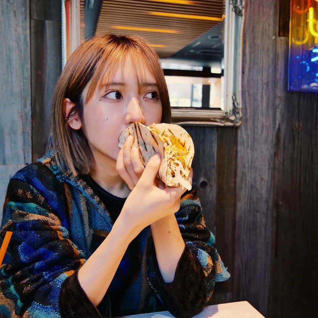 umamiburgerjpnのインスタグラム：「. ☑︎fried fish tacos フライドフィッシュタコス  真鱈のフライがサクサク食感◎ 野菜たっぷりでヘルシーなタコス。サルサソースがアクセントになり、お酒のおつまみにもオススメ🍻 . . . #ウマミバーガー #UMAMIBURGER #umamiburgerjpn #umamiburger#hamburger #hamburgershop#カフェ #グルメ #ランチ #ハンバーガー#ハンバーガー好き#ハンバーガー#グルメ好きと繋がりたい #グルメ女子 #東京グルメ #タコス」