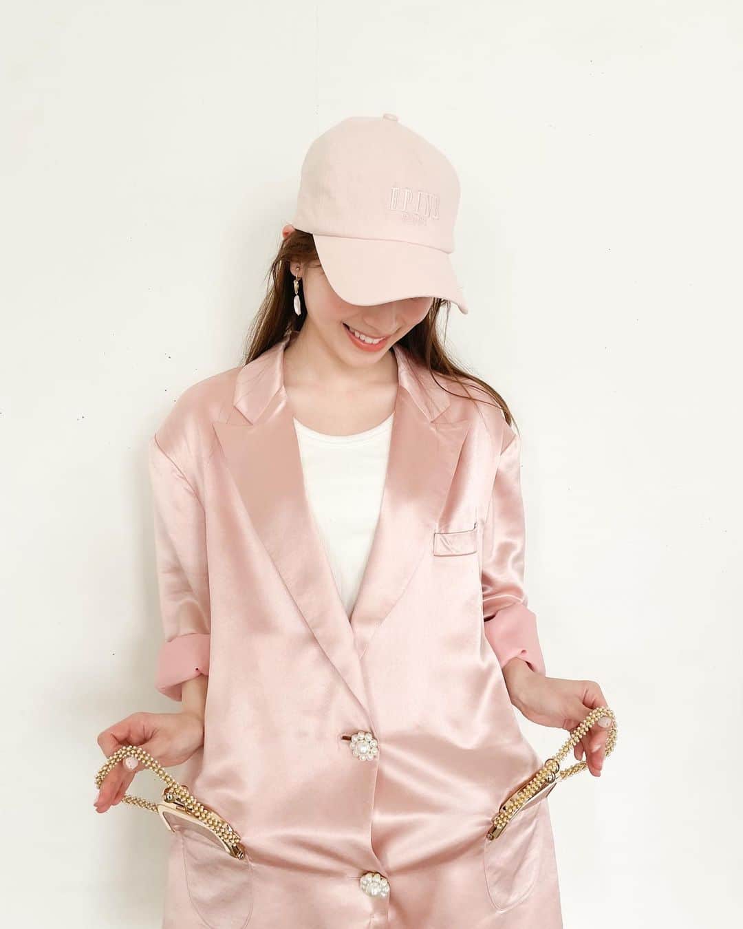 守屋麗奈のインスタグラム：「♡ ピンク💗  S Cawaii!さん5月号  なんと10ページも掲載していただいています。 ありがとうございます。 春らしいパステルカラーでどのお洋服も可愛すぎました☺︎  ぜひお手にとっていただけたら嬉しいです👗🪞  #scawaii  #櫻坂46  #sakurazaka46  #守屋麗奈 #renagram」