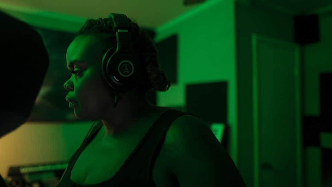 アシュリー・ヘイズのインスタグラム：「🎧The studio has been my safe haven and my lab over this past year or so. I am learning to cultivate my sound and my story and I get the privilege of working with some of the best producers in the world. 🌎 Let’s get a Grammy, y’all.  @mistervirtuoso @slimwav @another_brother87  📸 @mrlouisstudios」