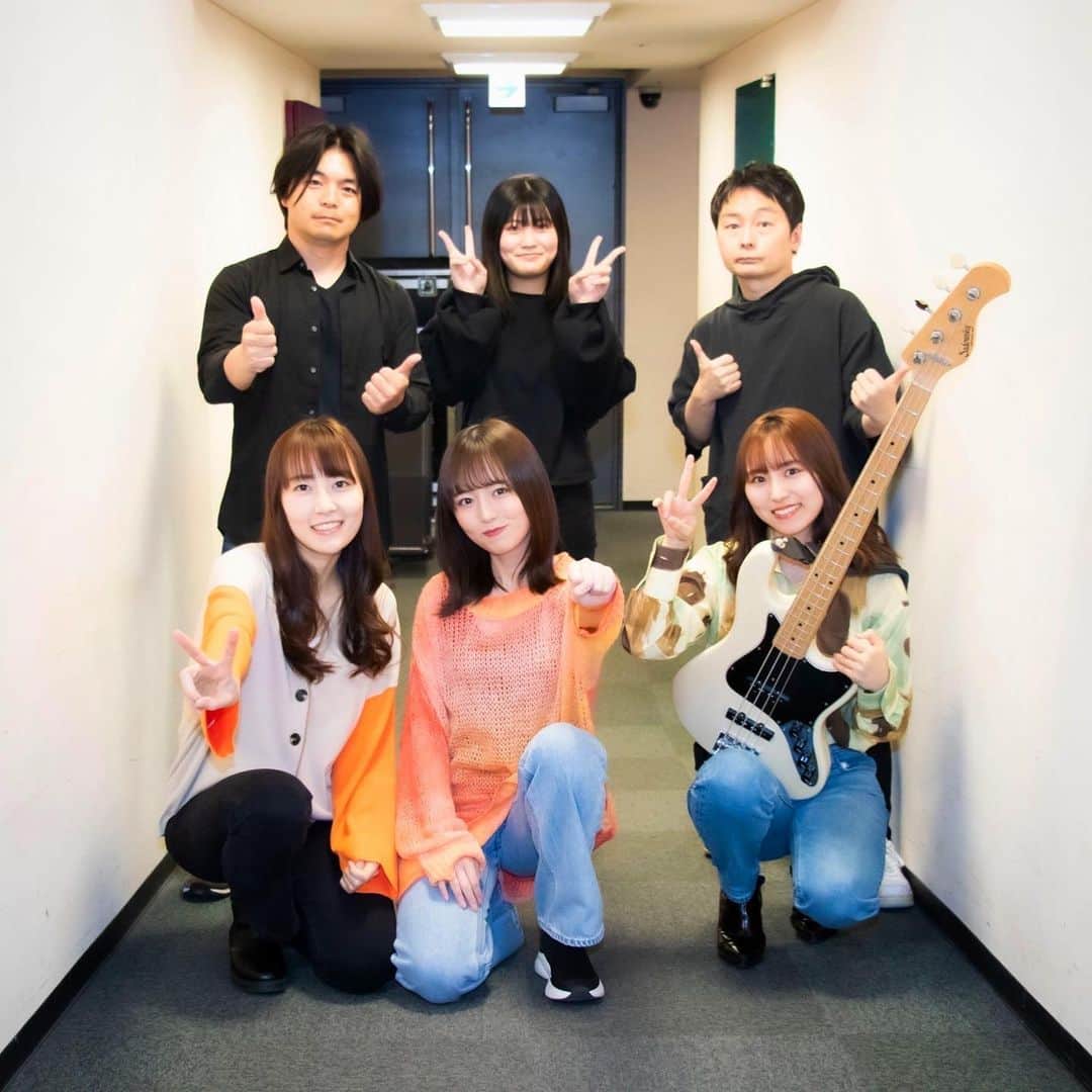 神野友亜のインスタグラム：「2023.3.20  ライブハウスhillsパン工場、20周年おめでとうございます❕  私たちが初めてライブをした場所で、 大切な記念の日にライブができて本当に嬉しいです。 お越しくださった皆さまありがとうございました‼︎  また会える日まで、笑顔で過ごせますようにっ🌸」