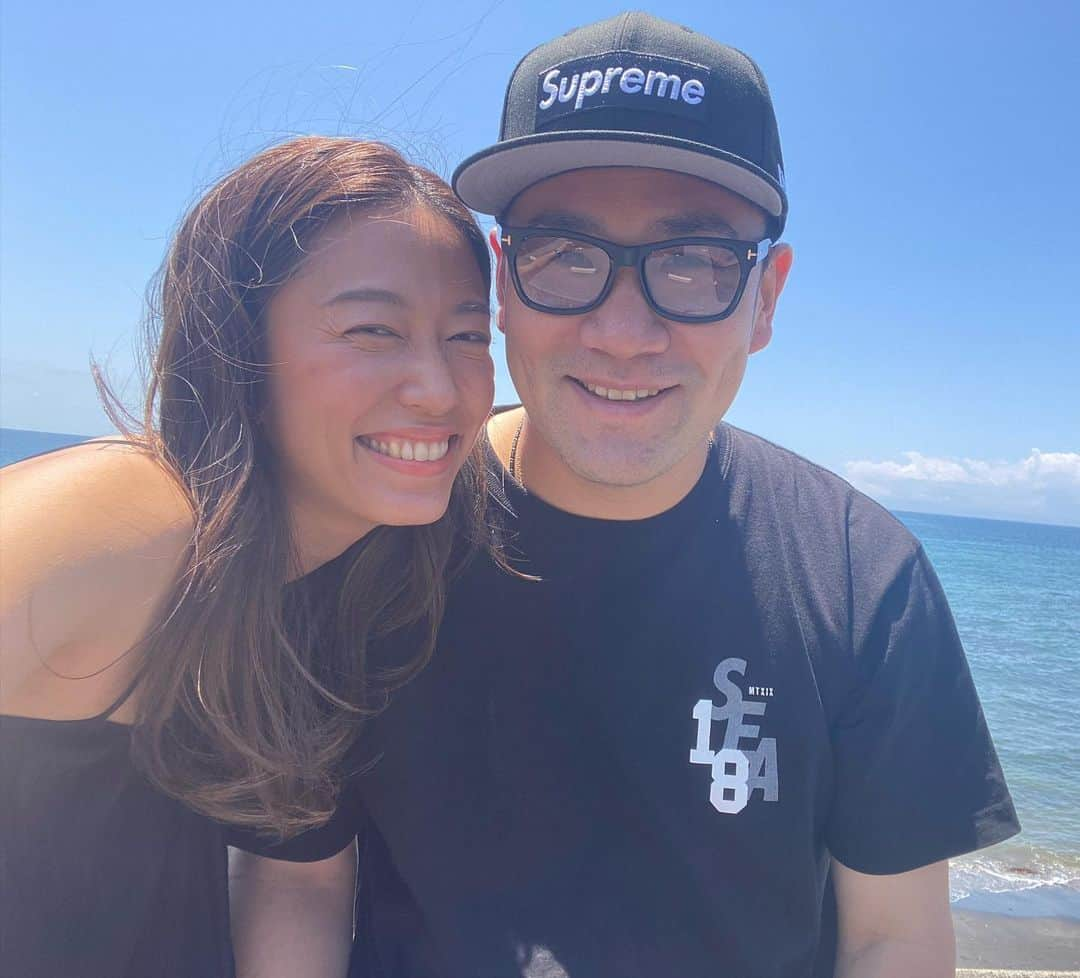 里田まいさんのインスタグラム写真 - (里田まいInstagram)「11回目の結婚記念日💌  毎日ちょっとした出来事話して、 おんなじ話何回もして、 美味しそうなお店見つけたら共有して、 一緒に行く。楽しいね。 日常であるミスはお互い様だからあんまり責め合わず。 まぁミスは私の方がはるかに多いが😂  どんな時も尊重。  尊重し合える関係でいたいから、頑張るところは頑張る。  これを明日からも続けていきたい。 日常を気負わず、でもそれなりに。  いつもありがとう！！！  　 12年目突入〜  #のろけ」3月20日 21時33分 - maisatoda_official