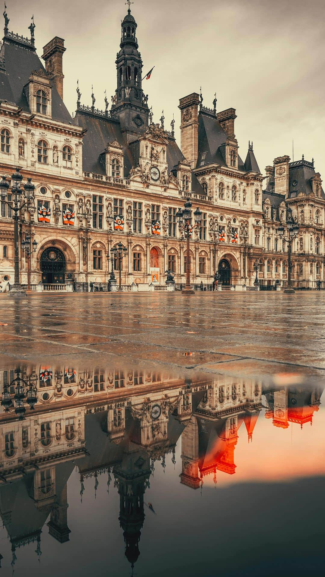 jeffのインスタグラム：「Playing with lines and details  •  •  •  •  #paris #france #reelsinstagram #reels #hoteldeville #reels #reelsinstagram #instagram #trending #viral #explore #love #instagood #explorepage #tiktok #reelitfeelit #india #follow #photography #fyp #reel #instadaily #followforfollowback #reelsvideo #likeforlikes #like #fashion #memes #foryou #reelkarofeelkaro」