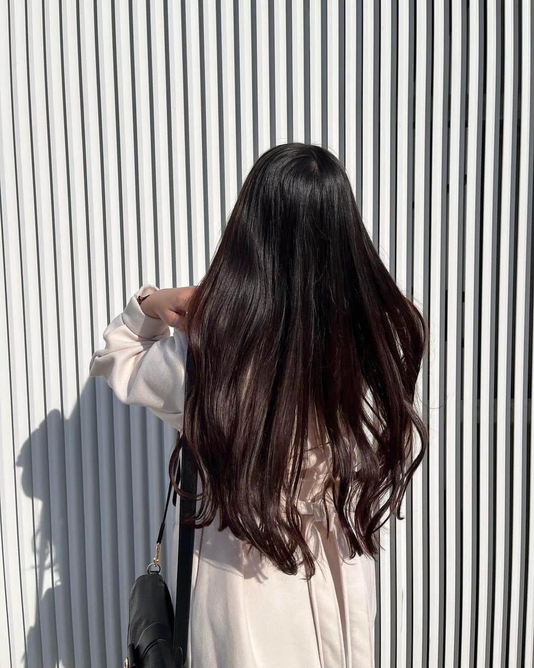 夢花さんのインスタグラム写真 - (夢花Instagram)「髪伸びたなああ👩🏻 自分の後ろ姿見ないからこんな長いと思ってなかった笑 そろそろ気分転換に髪の毛染めたいーー！！！」3月20日 21時54分 - dreamm_flowerr