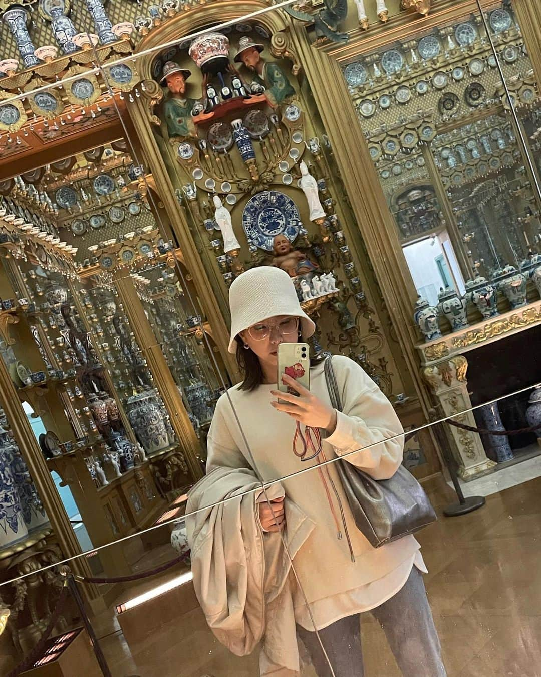 山下奈々美のインスタグラム：「チューリップが好きでハウステンボスへ🏰🌷 お天気も良くて園内も素敵で癒された〜🌷 来年育ててみよかな🥺🫶🌷 焼物や美術にも興味があるけど、奥が深くってお子ちゃまにはまだまだお勉強が必要です🤤。、  #ハウステンボス #チューリップ #🌷 #長崎 #佐世保 #nagasaki #sasebo」