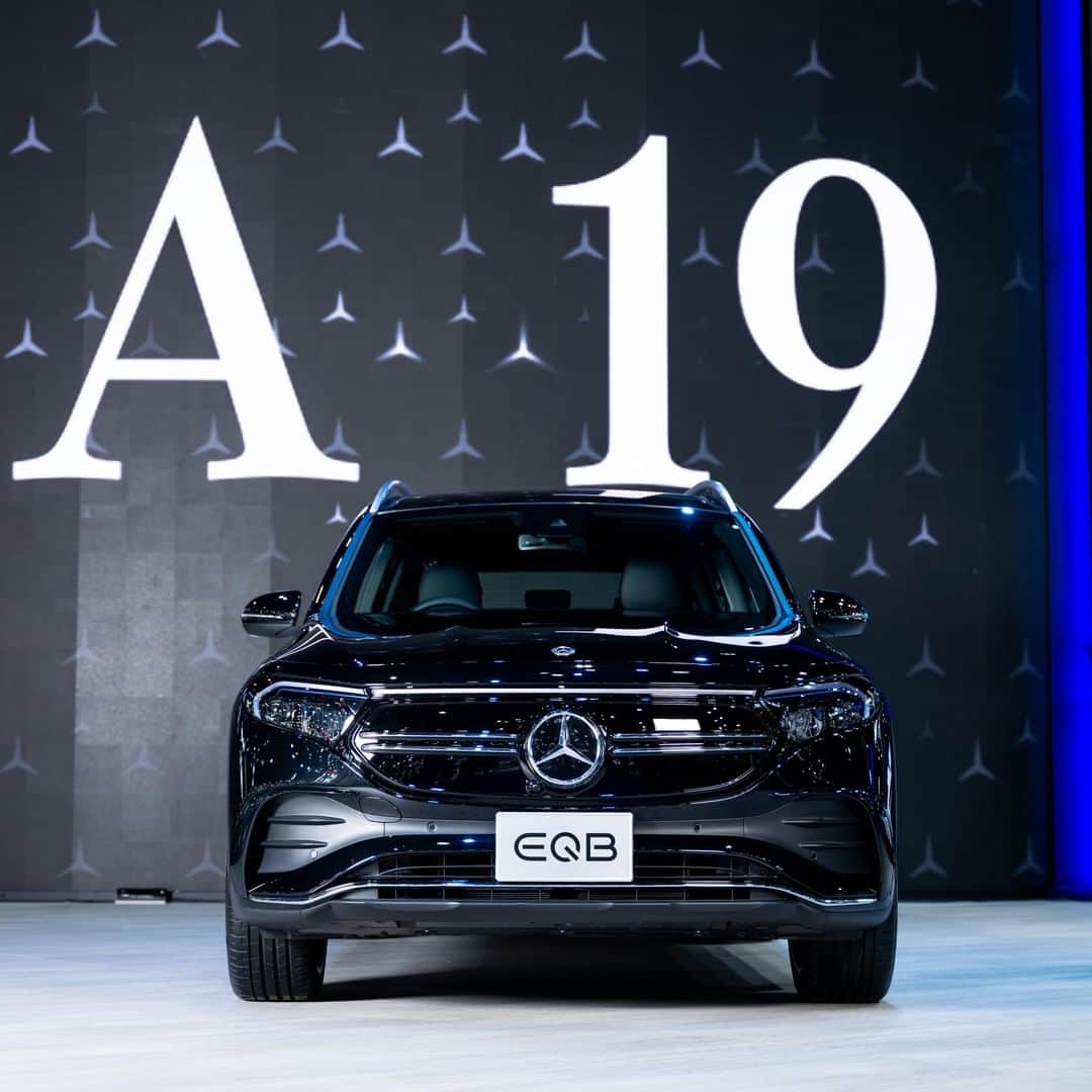 Mercedes-Benz Thailandさんのインスタグラム写真 - (Mercedes-Benz ThailandInstagram)「เตรียมพบกับบูธ Mercedes-Benz A19 ในงาน Bangkok International Motor Show 2023 ก้าวสู่อนาคตผู้นำยานยนต์ ‘Ambition to Lead’ ไปพร้อมกัน  ในงานนี้คุณจะได้พบกับยนตรกรรม และวิสัยทัศน์ของการขับขี่มิติใหม่ไปกับรถไฮไลท์มากมาย  ✨🤍 ผู้นำแห่งยนตรกรรมอเนกประสงค์ไฟฟ้าเต็มรูปแบบ 5 ที่นั่ง เหมาะกับทุกไลฟ์สไตล์ ตอบโจทย์ทุกการเดินทางกับ The new EQB 250 AMG Line  🔋⚡️ ผู้นำแห่งยนตรกรรมระบบไฟฟ้า Plug-in Hybrid  Mercedes-Benz C 350 e AMG Dynamic 🔥🚘 ผู้นำแห่งยนตรกรรมของความแข็งแกร่งและแรงเหนือใคร Mercedes-AMG G 63  📍 วันที่ 22 มีนาคม - 2 เมษายน 2566  ที่บูธ  Mercedes-Benz #A19 ณ อิมแพ็ค ชาเลนเจอร์ ฮอลล์ 1 เมืองทองธานี   *อุปกรณ์บางส่วนในภาพอาจแตกต่างจากที่จำหน่ายจริง โปรดตรวจสอบรายการอุปกรณ์ของรถยนต์แต่ละรุ่นที่ผู้จำหน่ายฯ อย่างเป็นทางการทั่วประเทศ   #AmbitionToLead #Motorshow2023 #MercedesBenz #MercedesBenzThailand」3月20日 22時08分 - mercedesbenzthailand