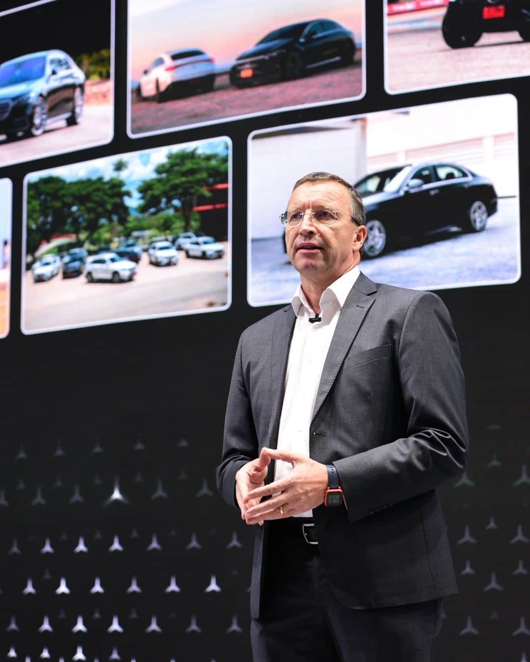 のインスタグラム：「เตรียมพบกับบูธ Mercedes-Benz A19 ในงาน Bangkok International Motor Show 2023 ก้าวสู่อนาคตผู้นำยานยนต์ ‘Ambition to Lead’ ไปพร้อมกัน  ในงานนี้คุณจะได้พบกับยนตรกรรม และวิสัยทัศน์ของการขับขี่มิติใหม่ไปกับรถไฮไลท์มากมาย  ✨🤍 ผู้นำแห่งยนตรกรรมอเนกประสงค์ไฟฟ้าเต็มรูปแบบ 5 ที่นั่ง เหมาะกับทุกไลฟ์สไตล์ ตอบโจทย์ทุกการเดินทางกับ The new EQB 250 AMG Line  🔋⚡️ ผู้นำแห่งยนตรกรรมระบบไฟฟ้า Plug-in Hybrid  Mercedes-Benz C 350 e AMG Dynamic 🔥🚘 ผู้นำแห่งยนตรกรรมของความแข็งแกร่งและแรงเหนือใคร Mercedes-AMG G 63  📍 วันที่ 22 มีนาคม - 2 เมษายน 2566  ที่บูธ  Mercedes-Benz #A19 ณ อิมแพ็ค ชาเลนเจอร์ ฮอลล์ 1 เมืองทองธานี   *อุปกรณ์บางส่วนในภาพอาจแตกต่างจากที่จำหน่ายจริง โปรดตรวจสอบรายการอุปกรณ์ของรถยนต์แต่ละรุ่นที่ผู้จำหน่ายฯ อย่างเป็นทางการทั่วประเทศ   #AmbitionToLead #Motorshow2023 #MercedesBenz #MercedesBenzThailand」