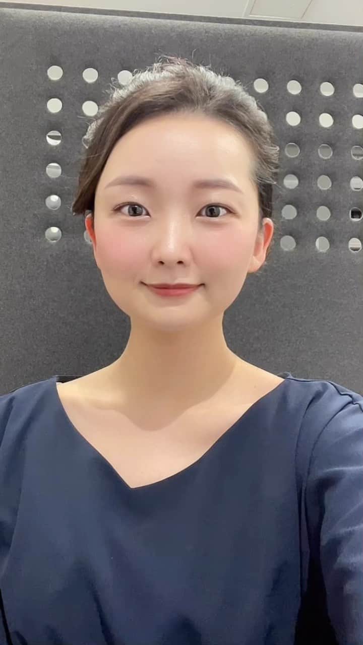 平咲夏加のインスタグラム：「メイクさんがとても手の込んだアレンジしてくれた🫶 #ヘアメイク」