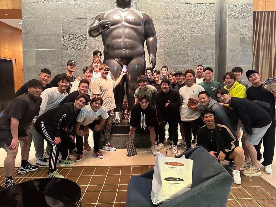 村上宗隆のインスタグラム：「👑」
