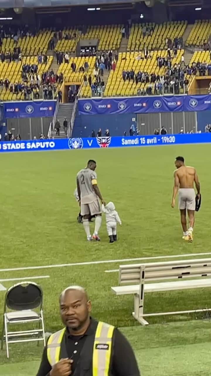 のインスタグラム：「I hope I make you proud son.」