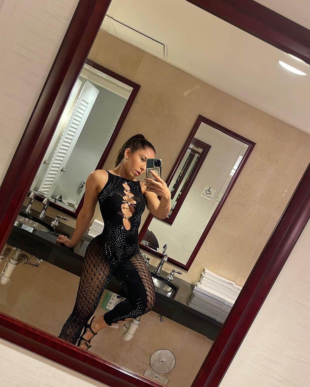 Mulher Melãoのインスタグラム：「Esses dias curtindo a night em Miami ⭐️ 😛」